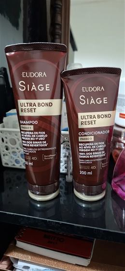 Cliente com o kit Siàge Ultra Bond Reset