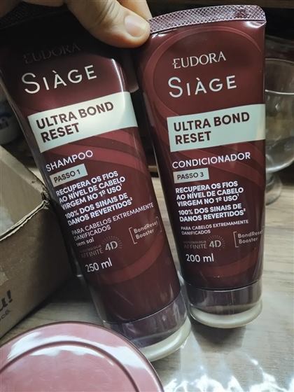 Cliente com o kit Siàge Ultra Bond Reset