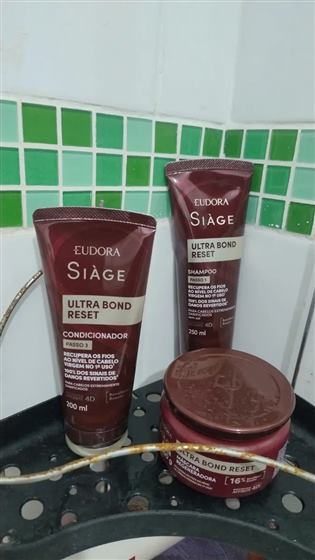 Cliente com o kit Siàge Ultra Bond Reset