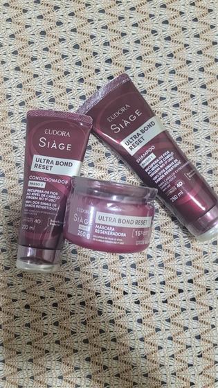 Cliente com o kit Siàge Ultra Bond Reset