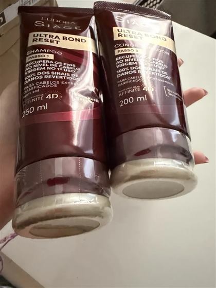Cliente com o kit Siàge Ultra Bond Reset