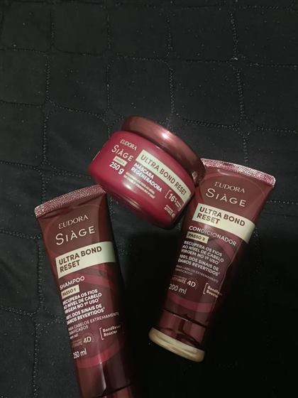 Cliente com o kit Siàge Ultra Bond Reset
