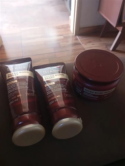 Cliente com o kit Siàge Ultra Bond Reset