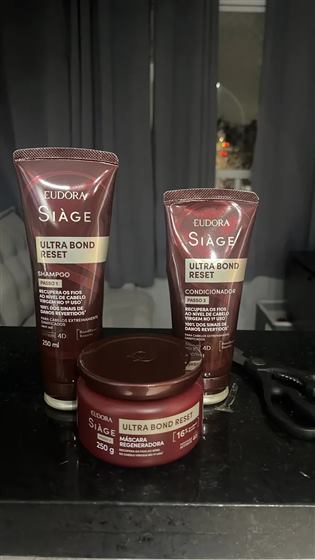 Cliente com o kit Siàge Ultra Bond Reset