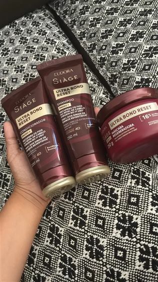 Cliente com o kit Siàge Ultra Bond Reset