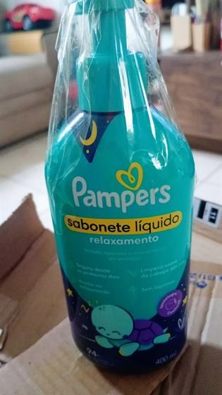 Cliente com o kit Pampers