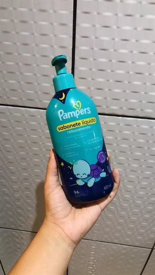 Cliente com o kit Pampers