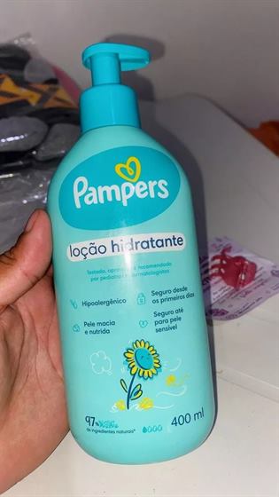 Cliente com o kit Pampers