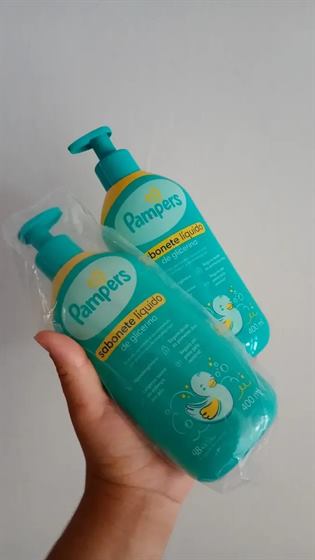 Cliente com o kit Pampers