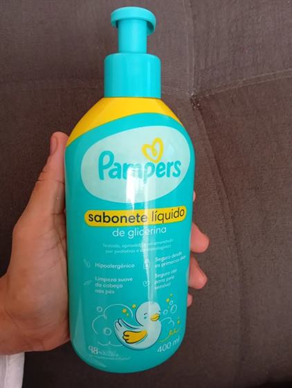 Cliente com o kit Pampers