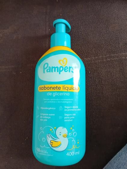 Cliente com o kit Pampers