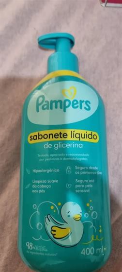 Cliente com o kit Pampers