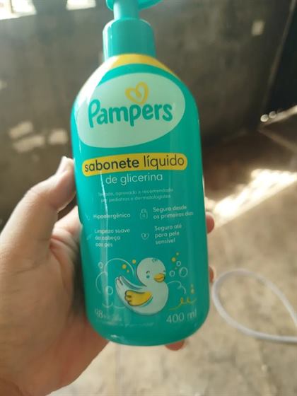 Cliente com o kit Pampers