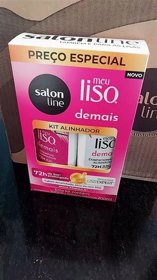 Cliente com o kit Salon Line Meu Liso Demais