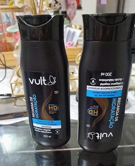 Cliente com o kit Vult Recarga de Hidratação