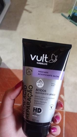 Cliente com a Máscara Vult Glow Acid